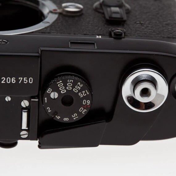 Leica M4-M black paint camera Sold w/ Leica  NY motor Mint-