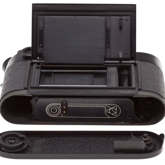 Leica M4-M black paint camera Sold w/ Leica  NY motor Mint-