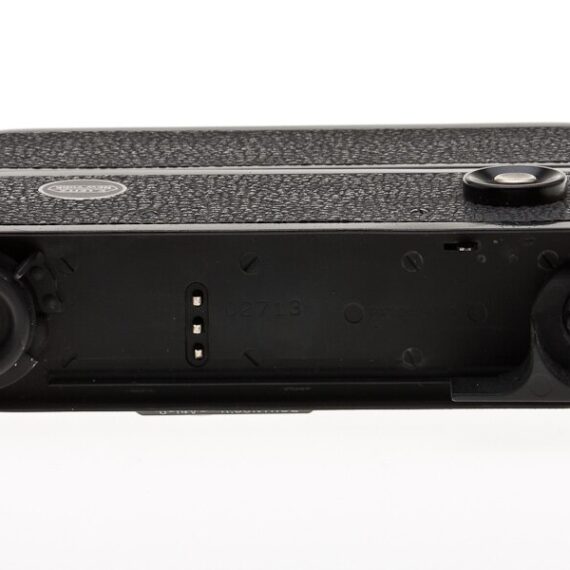 Leica M4-M black paint camera Sold w/ Leica  NY motor Mint-