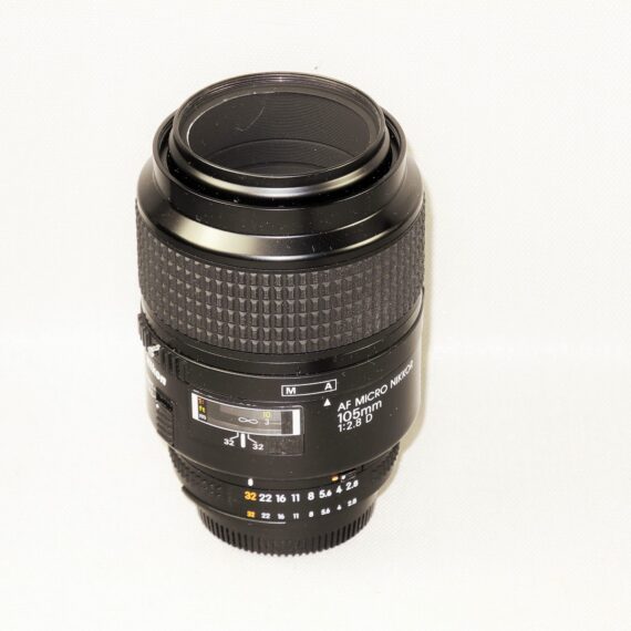 Nikon 105/2,8 Micro-Nikkor AF D lens Sold with filter & caps Mint-