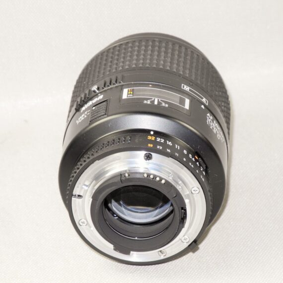 Nikon 105/2,8 Micro-Nikkor AF D lens Sold with filter & caps Mint-