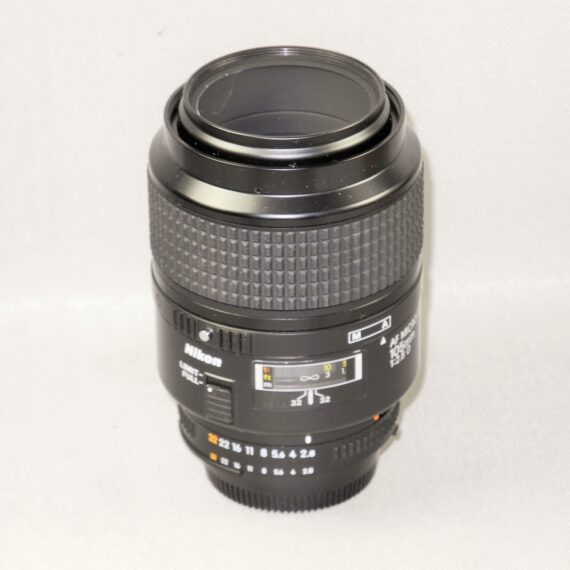 Nikon 105/2,8 Micro-Nikkor AF D lens Sold with filter & caps Mint-