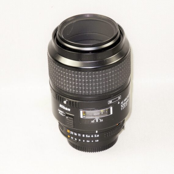Nikon 105/2,8 Micro-Nikkor AF D lens Sold with filter & caps Mint-