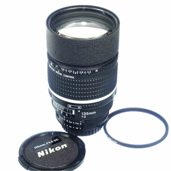 Nikon 135/2 AF DC Lens with filter and caps Mint-