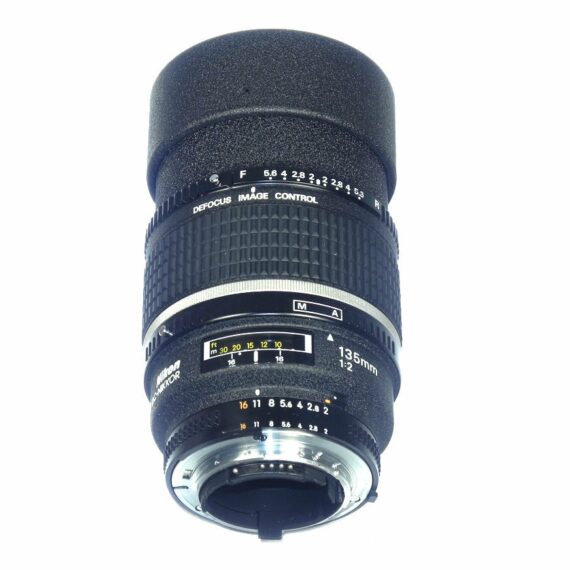 Nikon 135/2 AF DC Lens with filter and caps Mint-
