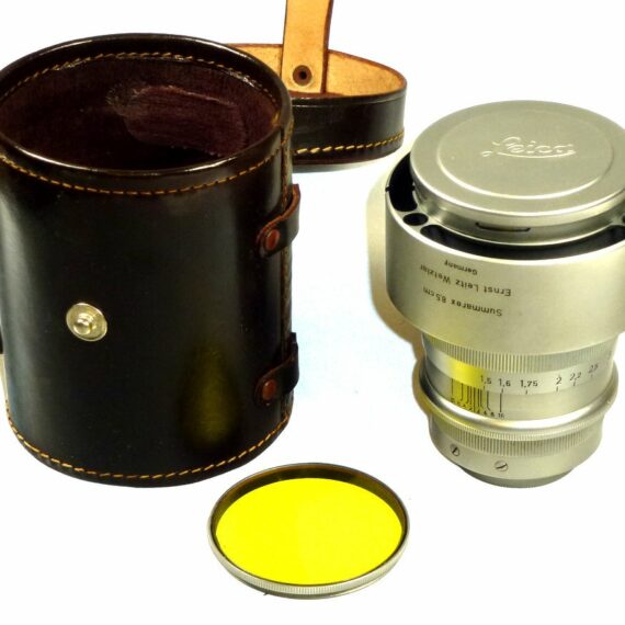 Leica 85/1,5 Summarex (SM) silver lens with Leica 8,5cm finder with case,hood,caps,filter and leather case Ex+/++ Nice Rare lens SOLD