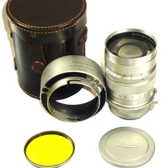Leica 85/1,5 Summarex (SM) silver lens with Leica 8,5cm finder with case,hood,caps,filter and leather case Ex+/++ Nice Rare lens SOLD