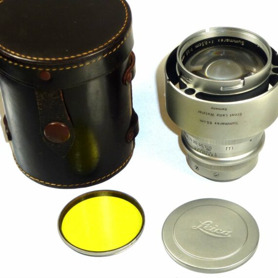 Leica 85/1,5 Summarex (SM) silver lens with Leica 8,5cm finder with case,hood,caps,filter and leather case Ex+/++ Nice Rare lens SOLD