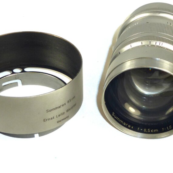 Leica 85/1,5 Summarex (SM) silver lens with Leica 8,5cm finder with case,hood,caps,filter and leather case Ex+/++ Nice Rare lens SOLD