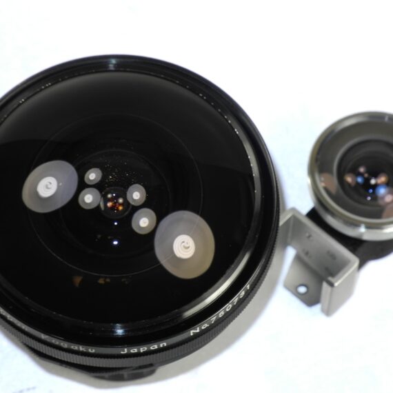 Nikon 7,5mm f5,6 Fish-Eye Nikkor with metal finder & caps Ex++ / call or email to order