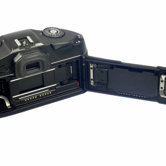 Leica R8 black camera Cat# 10081 sold with box Mint- / free shipping (USA)