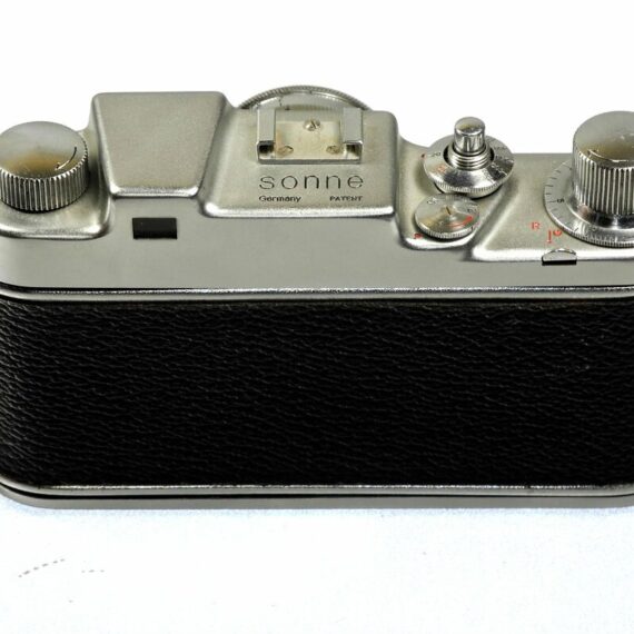 Reden Wrijven kopiëren Sonne C4 Silver Leica copie camera with 50/2 Xenon Schneider-Kreuznach Col.  lens Ex++/ Made In Italy – Classic Connection – Used , New & Rare Leica  Camera Store