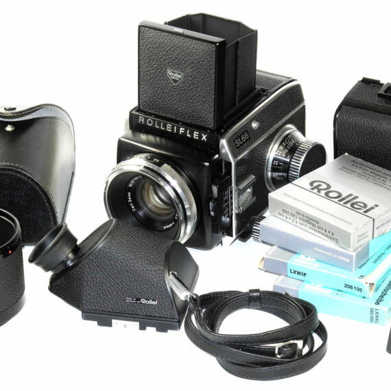 Rollei SL 66 camera with Rollei 80/2,8 planar lens, Rollei prism finder, Extra backs  in system case Ex++/Mint-