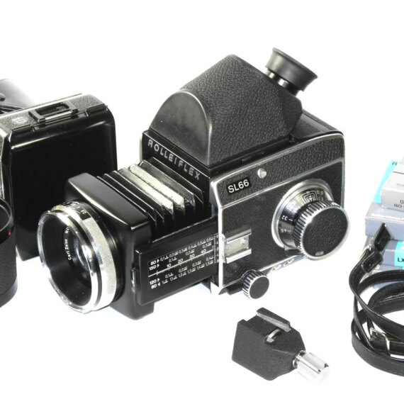 Rollei SL 66 camera with Rollei 80/2,8 planar lens, Rollei prism finder, Extra backs  in system case Ex++/Mint-