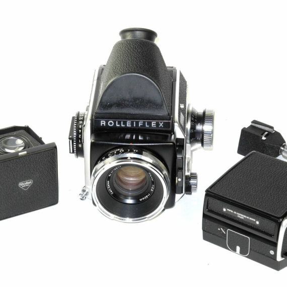 Rollei SL 66 camera with Rollei 80/2,8 planar lens, Rollei prism finder, Extra backs  in system case Ex++/Mint-