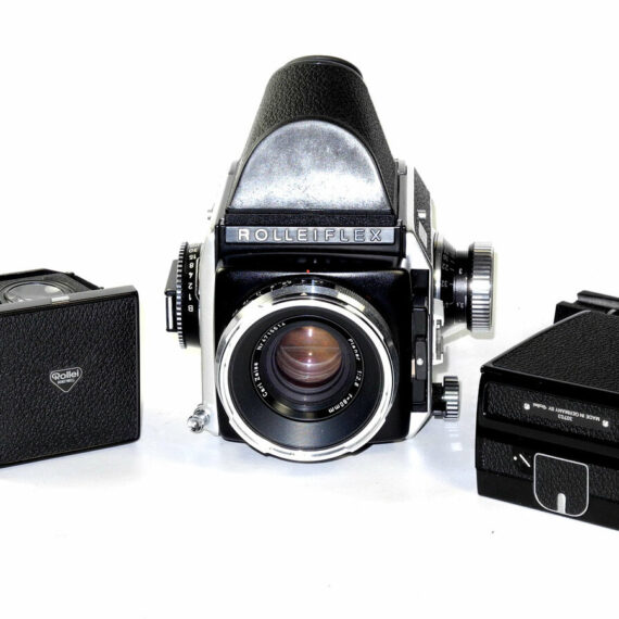Rollei SL 66 camera with Rollei 80/2,8 planar lens, Rollei prism finder, Extra backs  in system case Ex++/Mint-