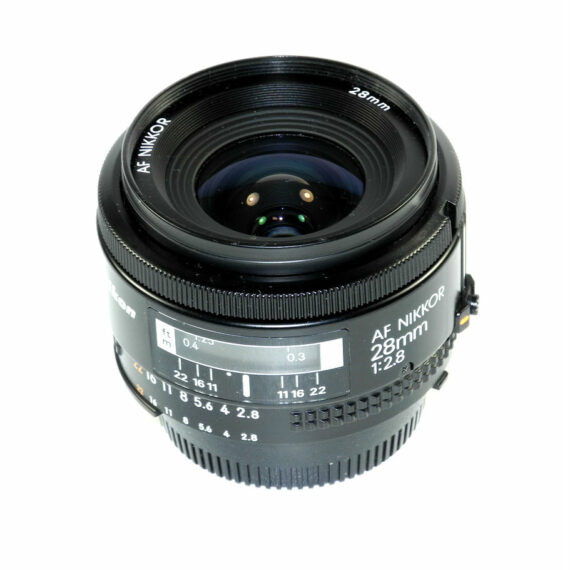 Nikon 28/2,8 AF Nikkor with caps,metal hood and filter Ex++