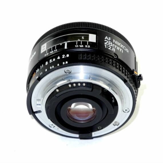 Nikon 28/2,8 AF Nikkor with caps,metal hood and filter Ex++
