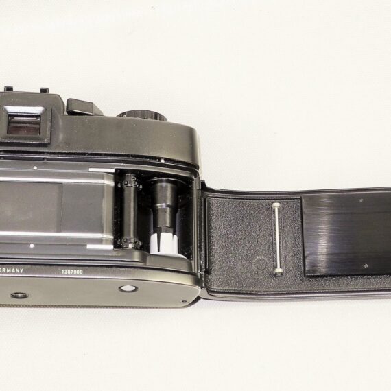 Leicaflex  SL camera black chrome camera Sold with Leica 50/2 Summicron-R lens,Leica case & box Ex+/++ / Free Shipping (USA) / ON HOLD