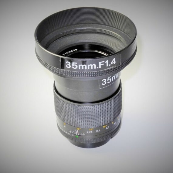 Contax 35/1,4 Zeiss Distagon T*  MM Lens with Metal hood Made in Germany  Mint-