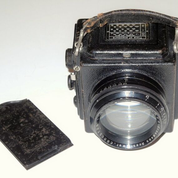 Ernemann Ermanox Reflex camera With 10,5cm F1,8 Ernostar Anastigmat Lens Rare Nice camera / SOLD