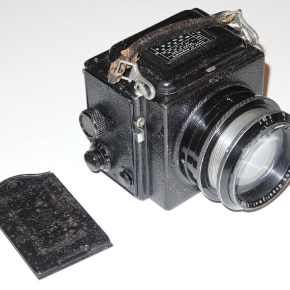 Ernemann Ermanox Reflex camera With 10,5cm F1,8 Ernostar Anastigmat Lens Rare Nice camera / SOLD