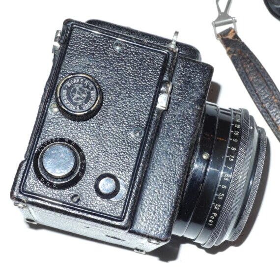 Ernemann Ermanox Reflex camera With 10,5cm F1,8 Ernostar Anastigmat Lens Rare Nice camera / SOLD