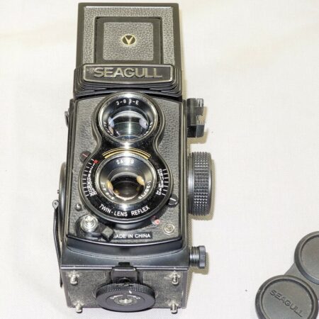 Seagull 4A-107 TLR camera W/75/2,8mm lens in Box with caps Mint-