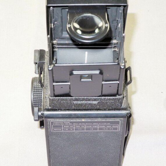 Seagull 4A-107 TLR camera W/75/2,8mm lens in Box with caps Mint-