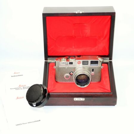 Leica M6 platinum  "150 Jahre Photographie"  set with Leica 50/1,4 Summilux-M in presentation box, papers Mint/-  /SOLD