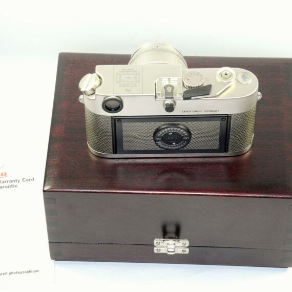 Leica M6 platinum  "150 Jahre Photographie"  set with Leica 50/1,4 Summilux-M in presentation box, papers Mint/-  /SOLD