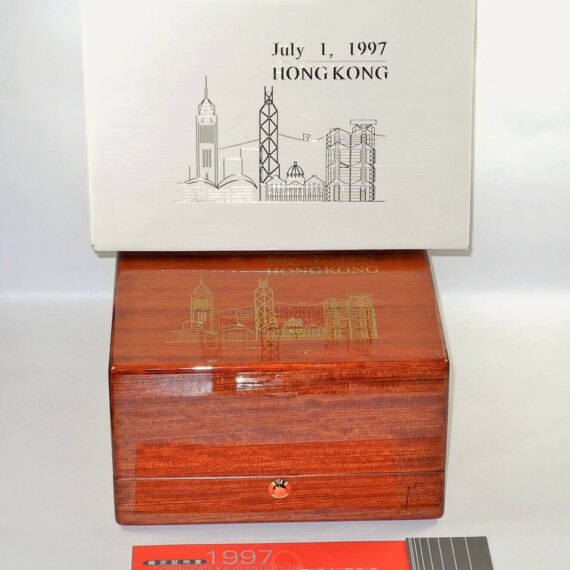 LEICA R6.2 Gold “July 1, 1997 Hong Kong” commemorative Set with Summicron-R 50mm f/2 lens W/Box,case ,papers LN- /Free Shipping