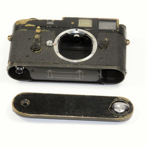 Leica M2 black paint original camera (circa 1960 ) Ex / User condition Brassy & Rare ! Call or Email for more info.