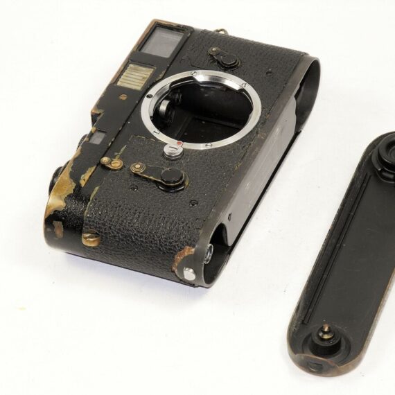 Leica M2 black paint original camera (circa 1960 ) Ex / User condition Brassy & Rare ! Call or Email for more info.