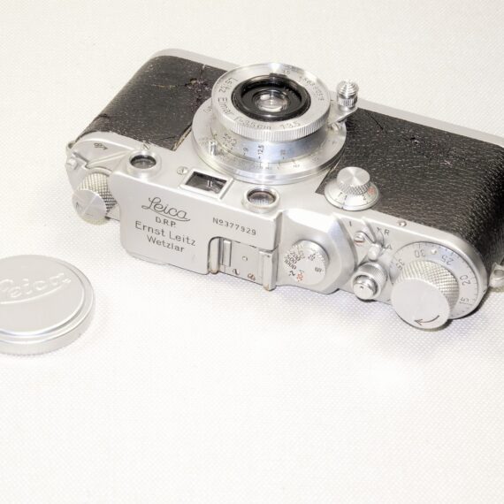 Leica IIIc Red curtains with Leica 35/3,5 Elmar Ex+/ SOLD