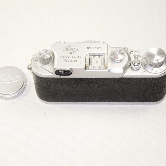 Leica IIIc Red curtains with Leica 35/3,5 Elmar Ex+/ SOLD