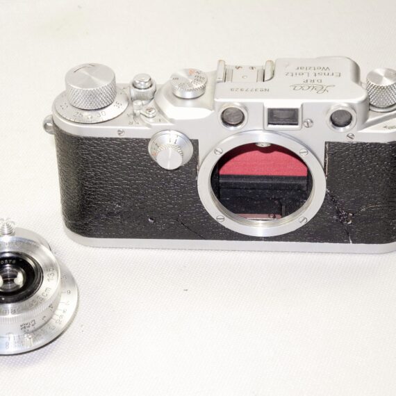 Leica IIIc Red curtains with Leica 35/3,5 Elmar Ex+/ SOLD