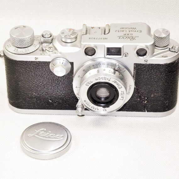 Leica IIIc Red curtains with Leica 35/3,5 Elmar Ex+/ SOLD