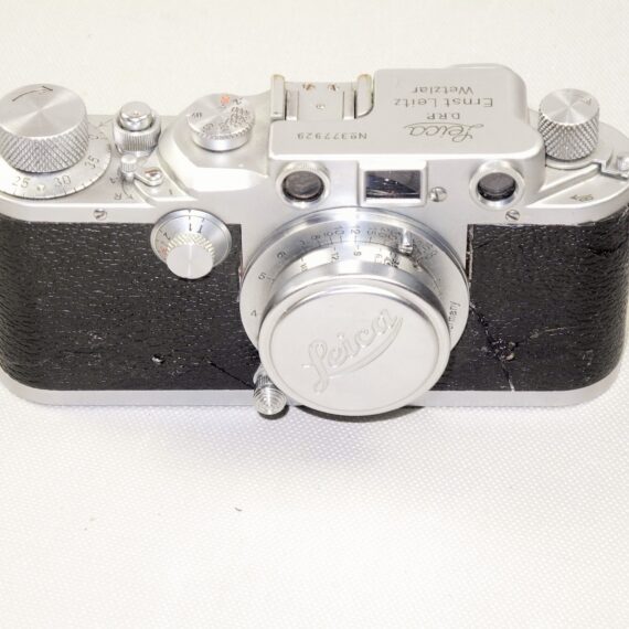 Leica IIIc Red curtains with Leica 35/3,5 Elmar Ex+/ SOLD