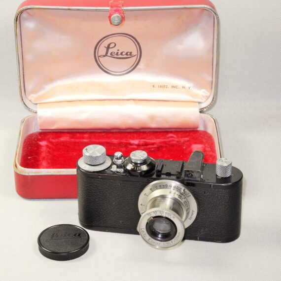 Leica Standard (E) black camera  (1937-38) with Leica 50/3,5 Nickel Elmar in Leica NY camera red case. Ex+/Ex++  Nice set / SOLD