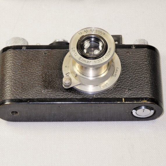 Leica Standard (E) black camera  (1937-38) with Leica 50/3,5 Nickel Elmar in Leica NY camera red case. Ex+/Ex++  Nice set / SOLD
