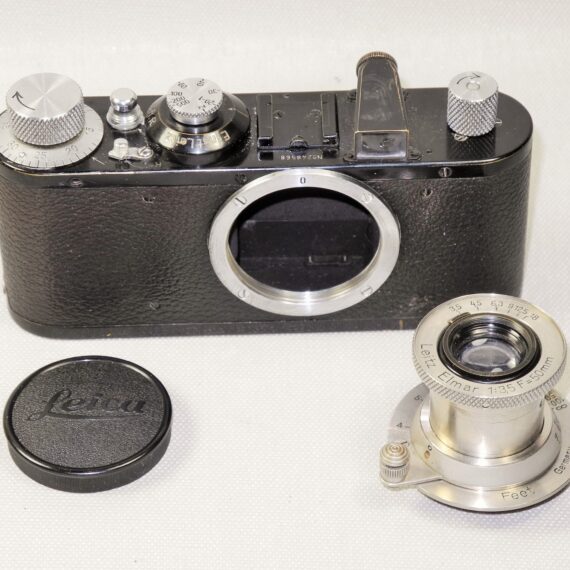 Leica Standard (E) black camera  (1937-38) with Leica 50/3,5 Nickel Elmar in Leica NY camera red case. Ex+/Ex++  Nice set / SOLD