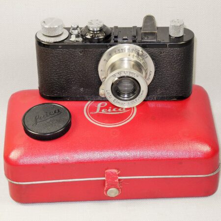 Leica Standard (E) black camera  (1937-38) with Leica 50/3,5 Nickel Elmar in Leica NY camera red case. Ex+/Ex++  Nice set / SOLD