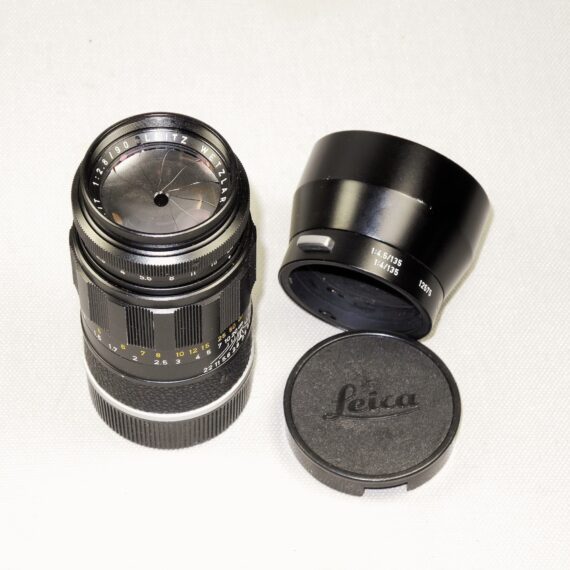 Leica 90/2,8 Elmarit black "Wetzlar" lens (1966) with hood and caps Ex+/++