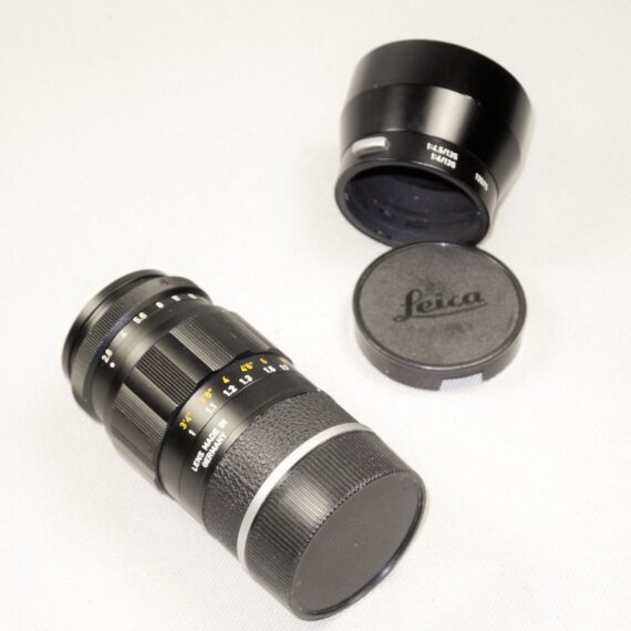 Leica 90/2,8 Elmarit black "Wetzlar" lens (1966) with hood and caps Ex+/++