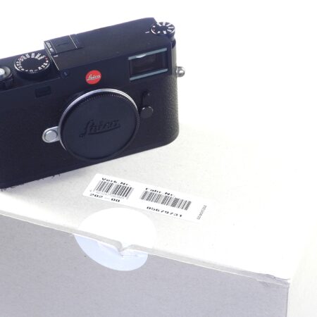 Leica M11 Digital RF Camera (Black) Cat #20200 Sold with box,cap,strap,battery,charger etc. &: 1 year Leica warranty Mint/Like New- / Free Shipping (USA)