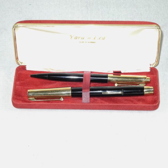 1943 Eversharp “fifth Avenue” lever filler fountain pen and pencil set in black with 14k Solid caps, fine nib, Nice Set ! SOLD