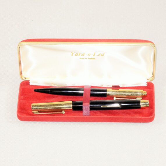 1943 Eversharp “fifth Avenue” lever filler fountain pen and pencil set in black with 14k Solid caps, fine nib, Nice Set ! SOLD