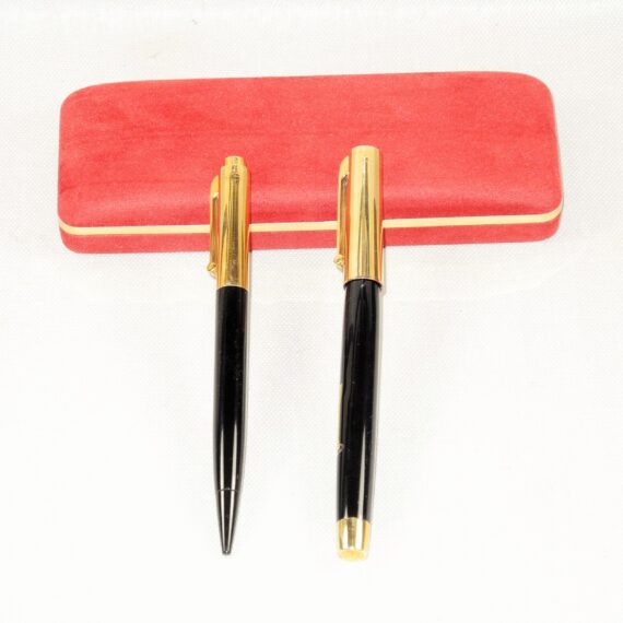 1943 Eversharp “fifth Avenue” lever filler fountain pen and pencil set in black with 14k Solid caps, fine nib, Nice Set ! SOLD