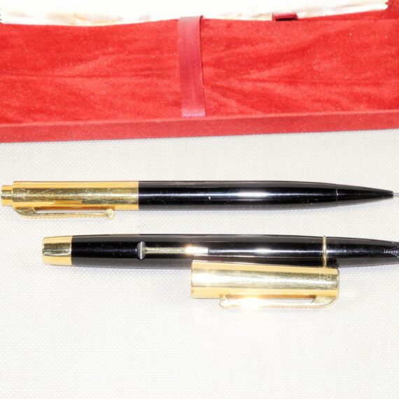 1943 Eversharp “fifth Avenue” lever filler fountain pen and pencil set in black with 14k Solid caps, fine nib, Nice Set ! SOLD